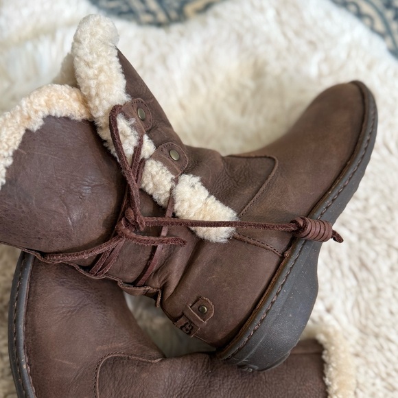 Ugg Akadia Boot in Brown Size 8 - Picture 12 of 12